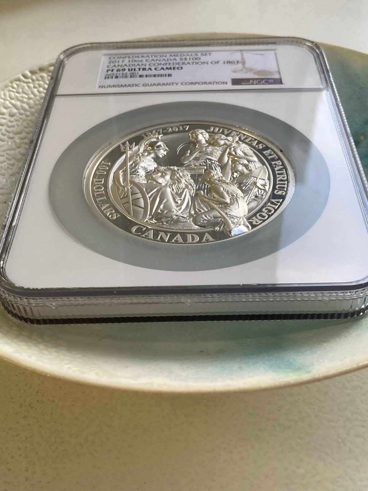 NGC鑑定PF69・100カナダドル版】カナダのウナとライオン 10オンス銀貨