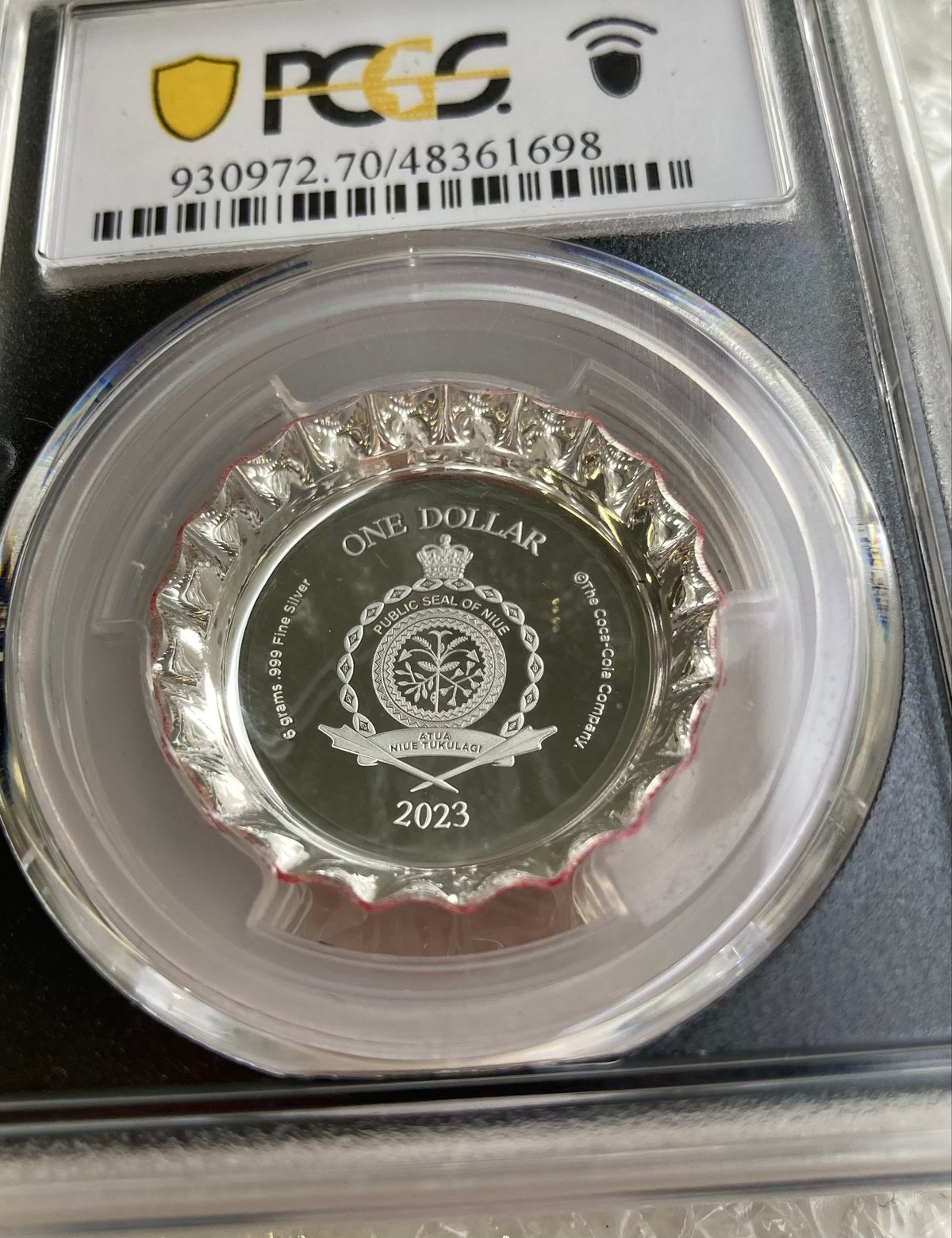 コカコーラ　1ドル銀貨　箱に折れあり　6g 2023 ニウエ コカコーラ 1ドル銀貨 箱に折れあり 6g 2023 ニウエ - メルカリ