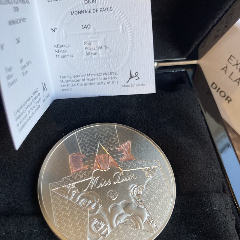 DIOR公式 ディオール シルバーメダル 銀 ミスディオールモチーフ