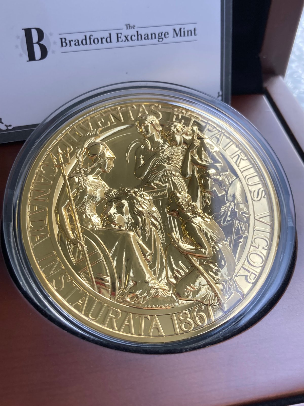 ウナとライオン ヴィクトリア 10オンス 銀貨 カナダ 2017年 限定100枚 限定100枚・Gold-plated版 カナダのウナとライオン ヴィクトリア 10