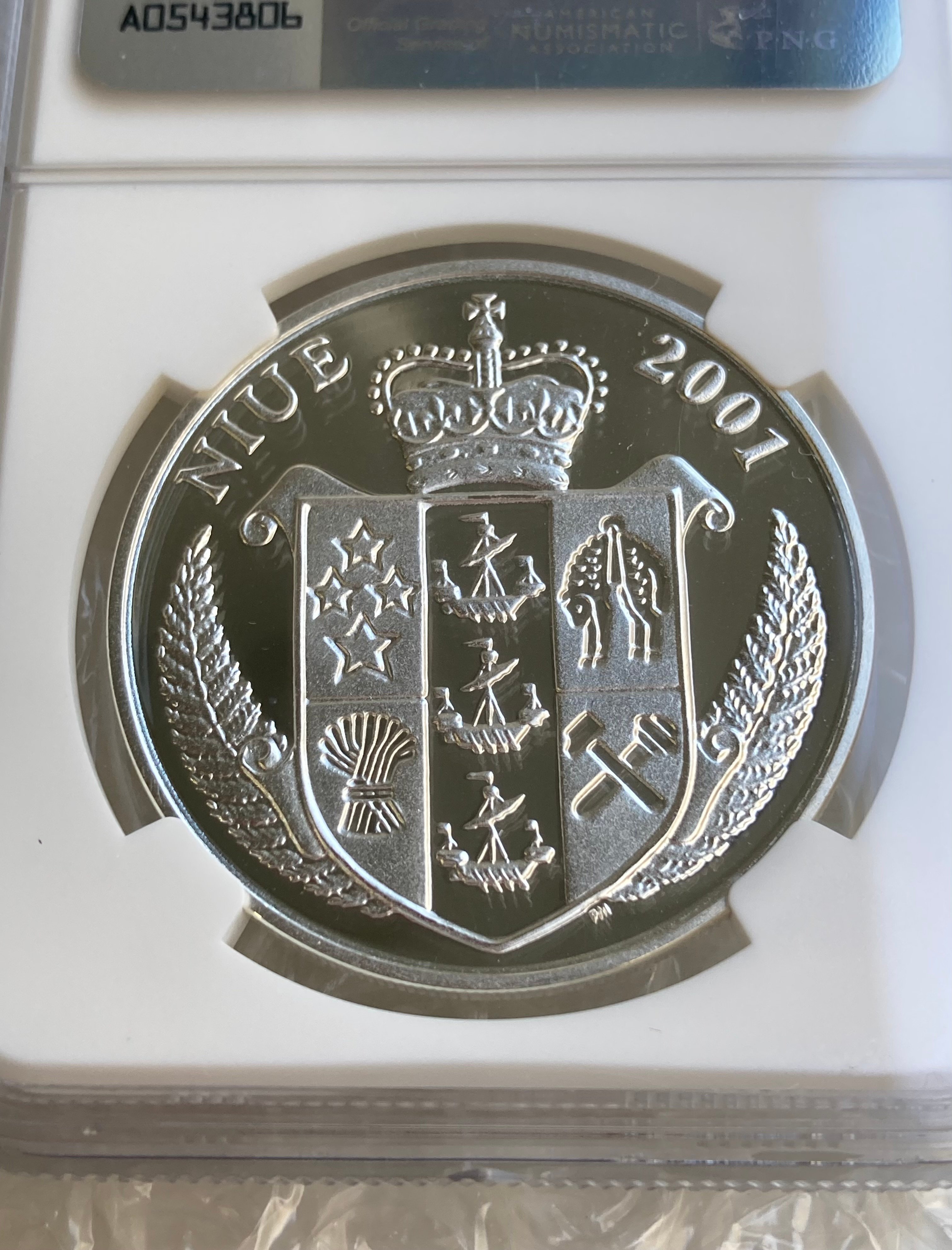 NGC鑑定PF69】 ニウエ 2001年 ポケモン ピカチュウ 10ドル銀貨