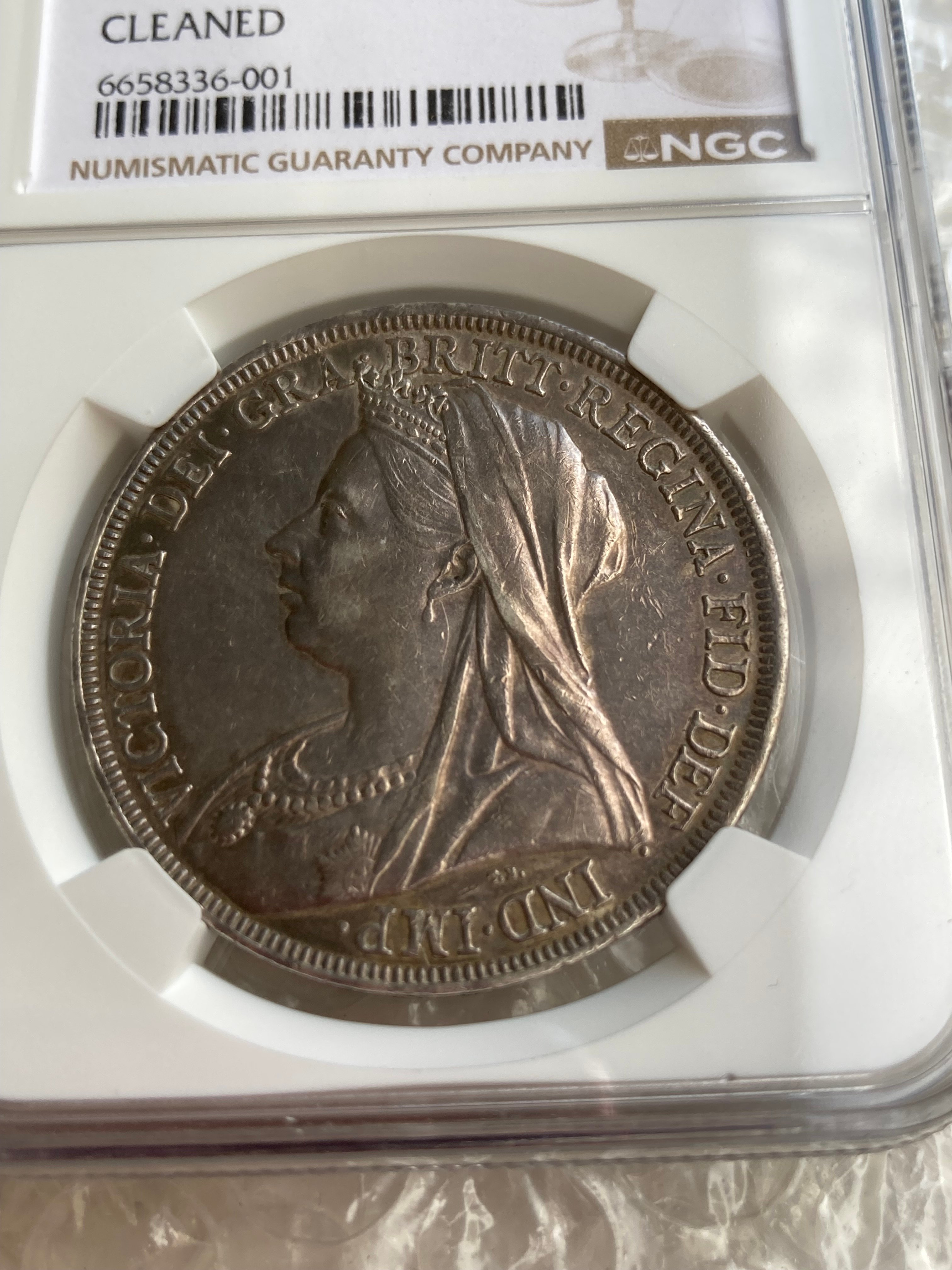 1900年LⅧ クラウン銀貨 ヴィクトリア女王 ヴェールヘッド NGC鑑定AU