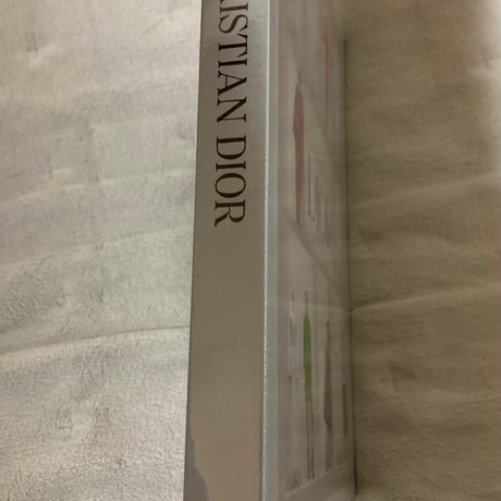 【新品未開封・日本未販売】Dior公式 クリスチャン・ディオール アートブック 展示目録 作品集 V&A ヴィクトリア・アルバート美術館 ロンドン CHRISTIAN DIOR 店舗 インテリア