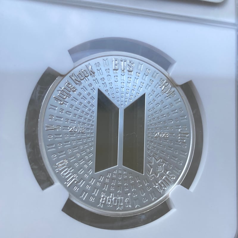 BTS 10周年記念 メダル シルバー silver 正規品 img_338615_1.jpg