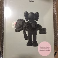 新品 KAWS NGV公式 アートビジュアルブック 日本未発売 カウズ 作品集　※東京・森アーツセンターギャラリーのグッズではありません