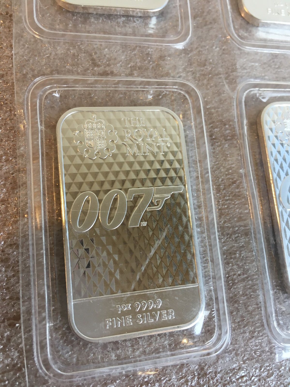 【第2弾・ダイヤモンドは永遠に】007 ロイヤルミント 1オンス 銀棒 シルバーバー 英国 イギリス造幣局 インゴット James Bond  Royal Mint