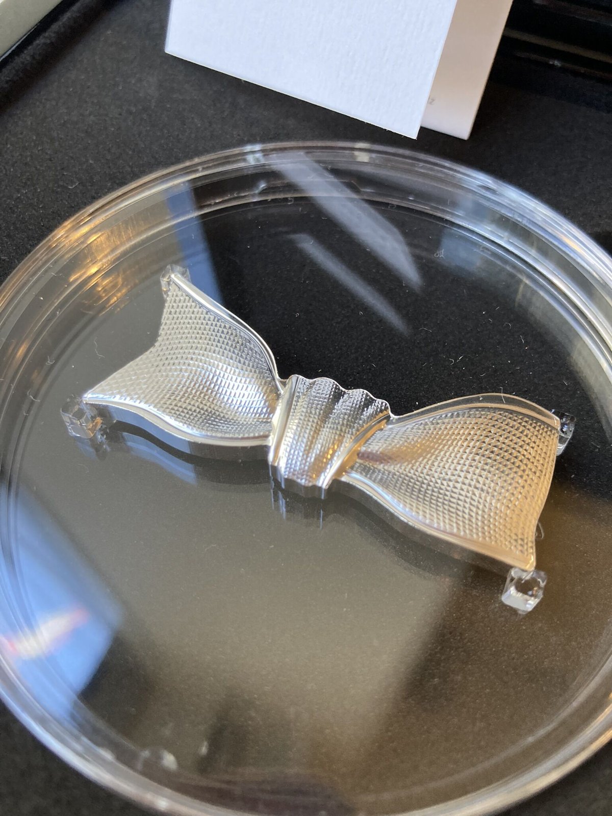 Dior公式 フランス造幣局 2021 ディオール 10ユーロ銀貨 リボン型