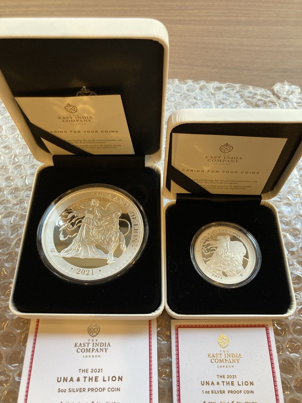 5オンス銀貨・発行300枚】ウナとライオン 2021年 セントヘレナ 5オンス銀貨・発行300枚】ウナとライオン 2021年 セントヘレナ