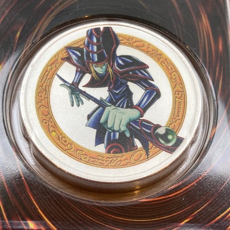 【25周年記念版】 遊戯王 ダーク（ブラック）・マジシャン ニウエ国 2023年 1オンス 2ドル銀貨 シルバーコイン 武藤遊戯  ※トレカ・トレーディングカードではない