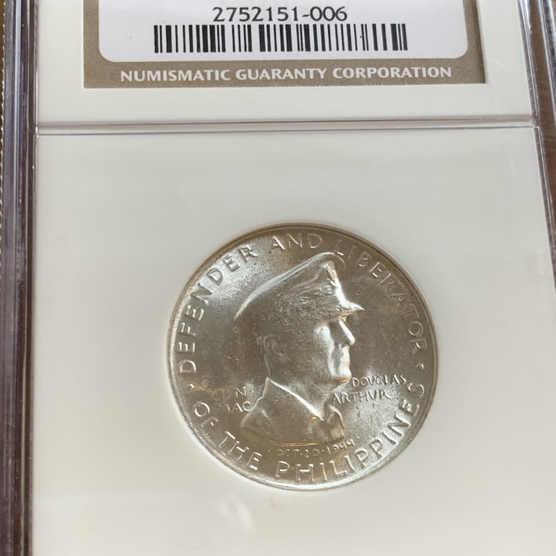 フィリピン 1947年 1ペソ銀貨　Douglas MacArthur