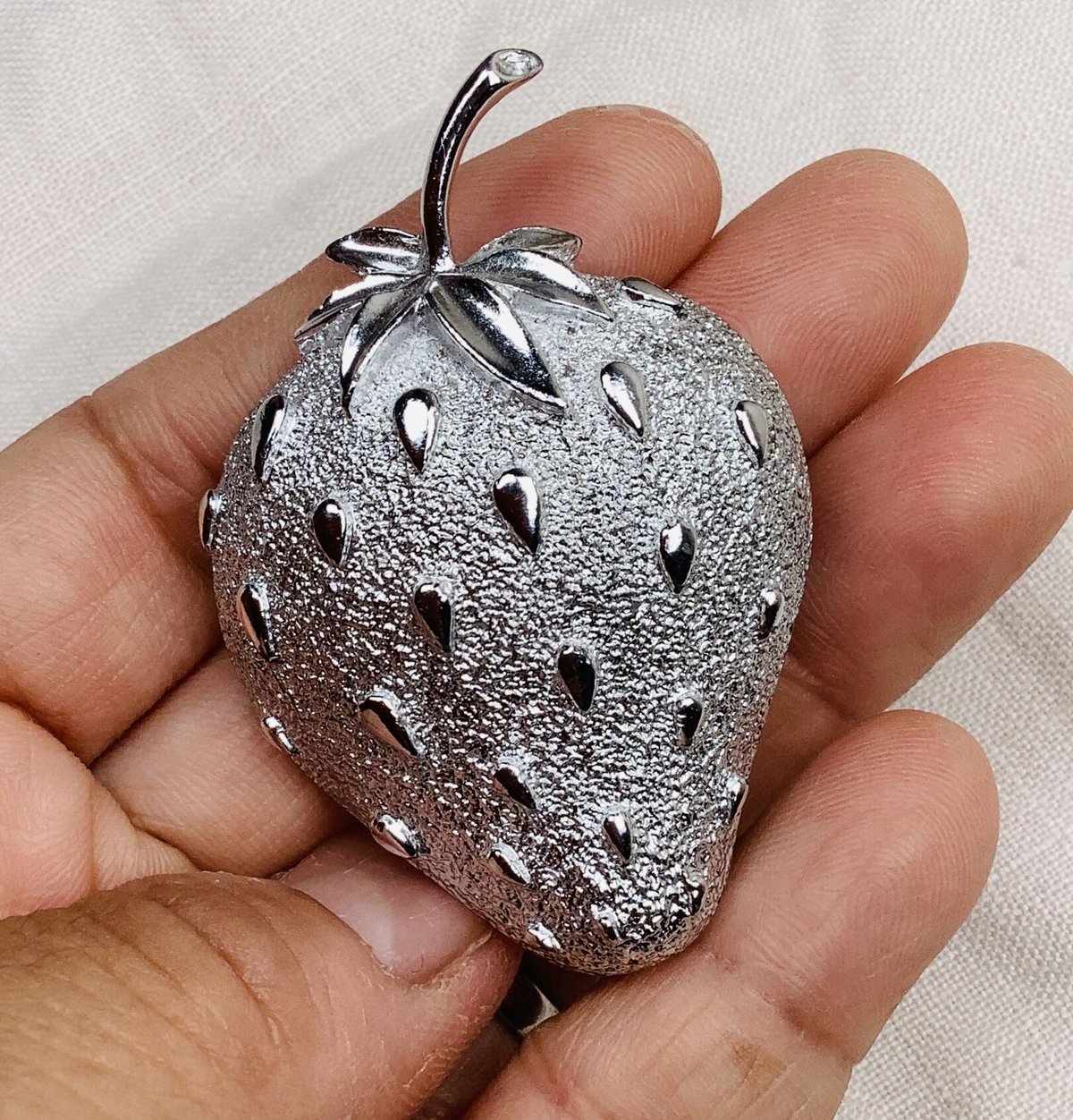 いちごのブローチ サラコベントリー社 a-1414 | Ivy