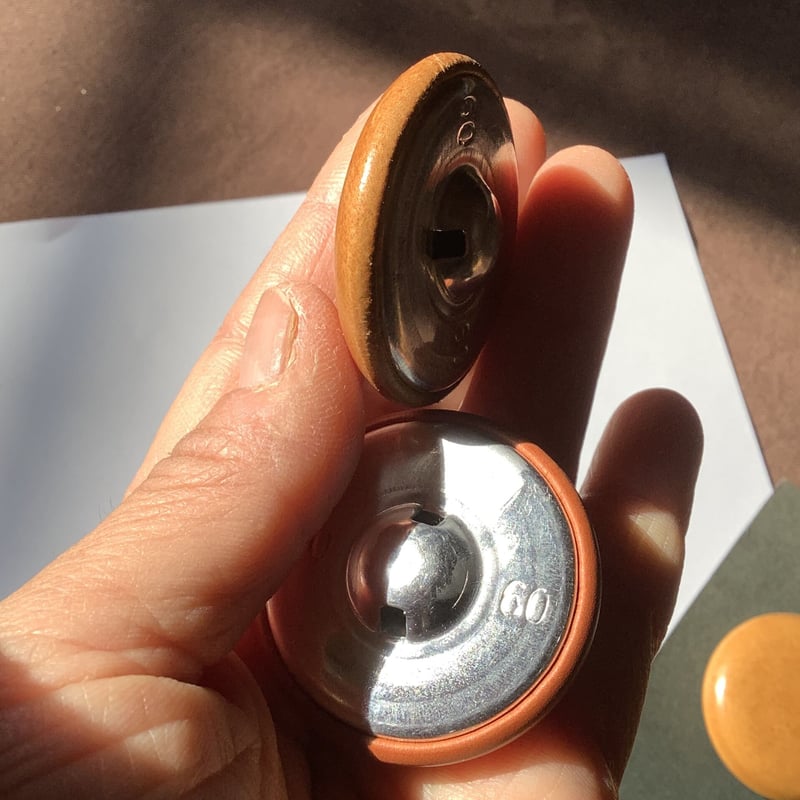 本革のくるみボタン38mm ブラウンorキャメメル色 f-980 | Ivy