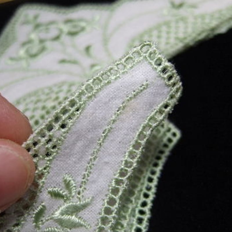 [新品] シルク製マントン　ベージュxオリーブ刺繍・ フリンジオリーブ 新品] シルク製マントン ベージュxオリーブ刺繍・ フリンジ