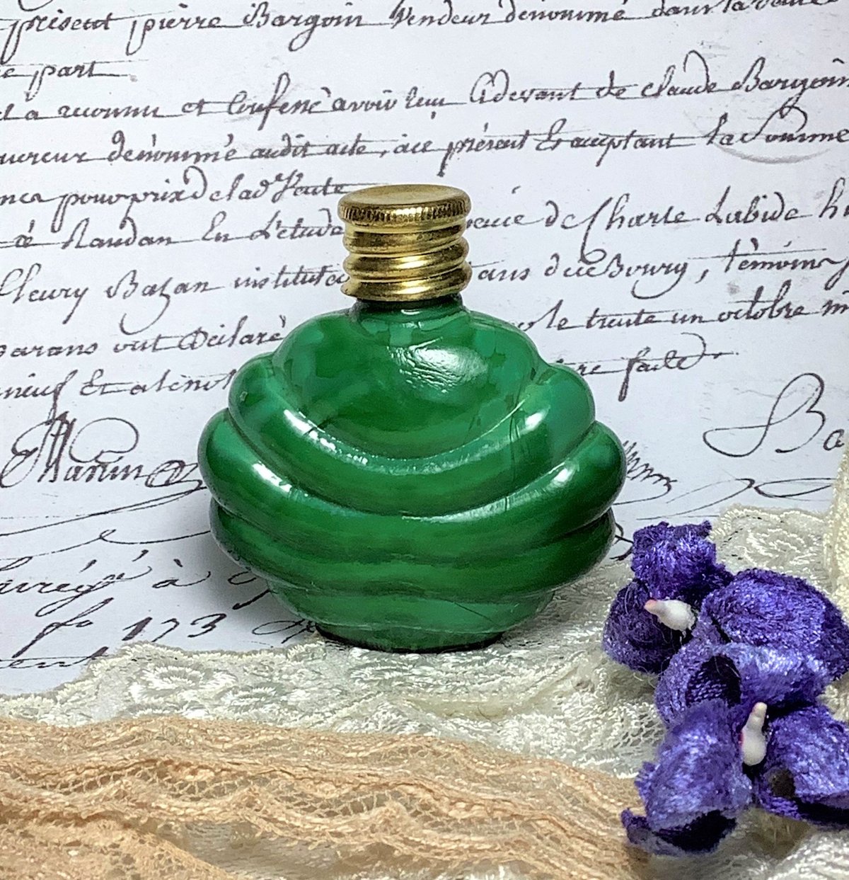 チェコガラス瓶 チェコ製 ガラスの香水瓶 LIX017