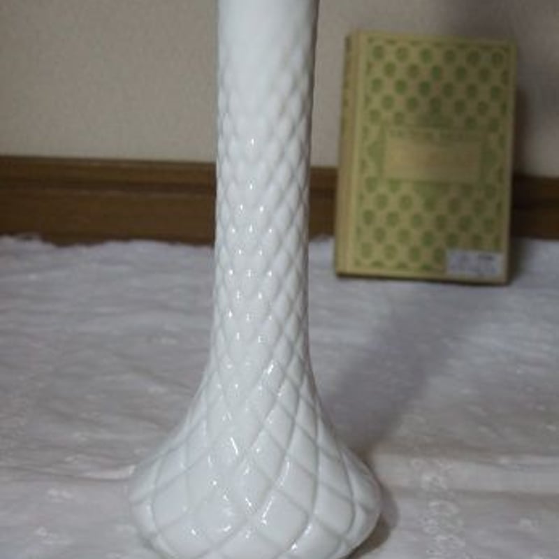 アンティークミルクガラスの花瓶 フェントン製 ホブネイル ミルクガラス 花瓶S – Allen Antiques