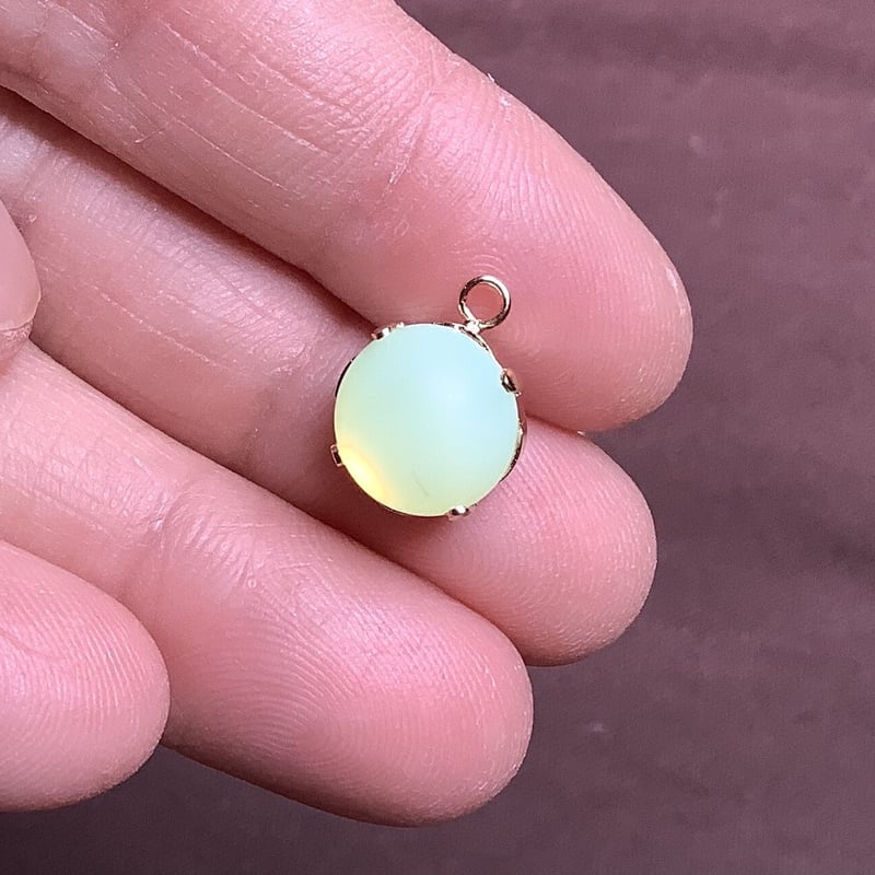 ウランガラスカボションセッティング付き チェコガラス直径10mm
