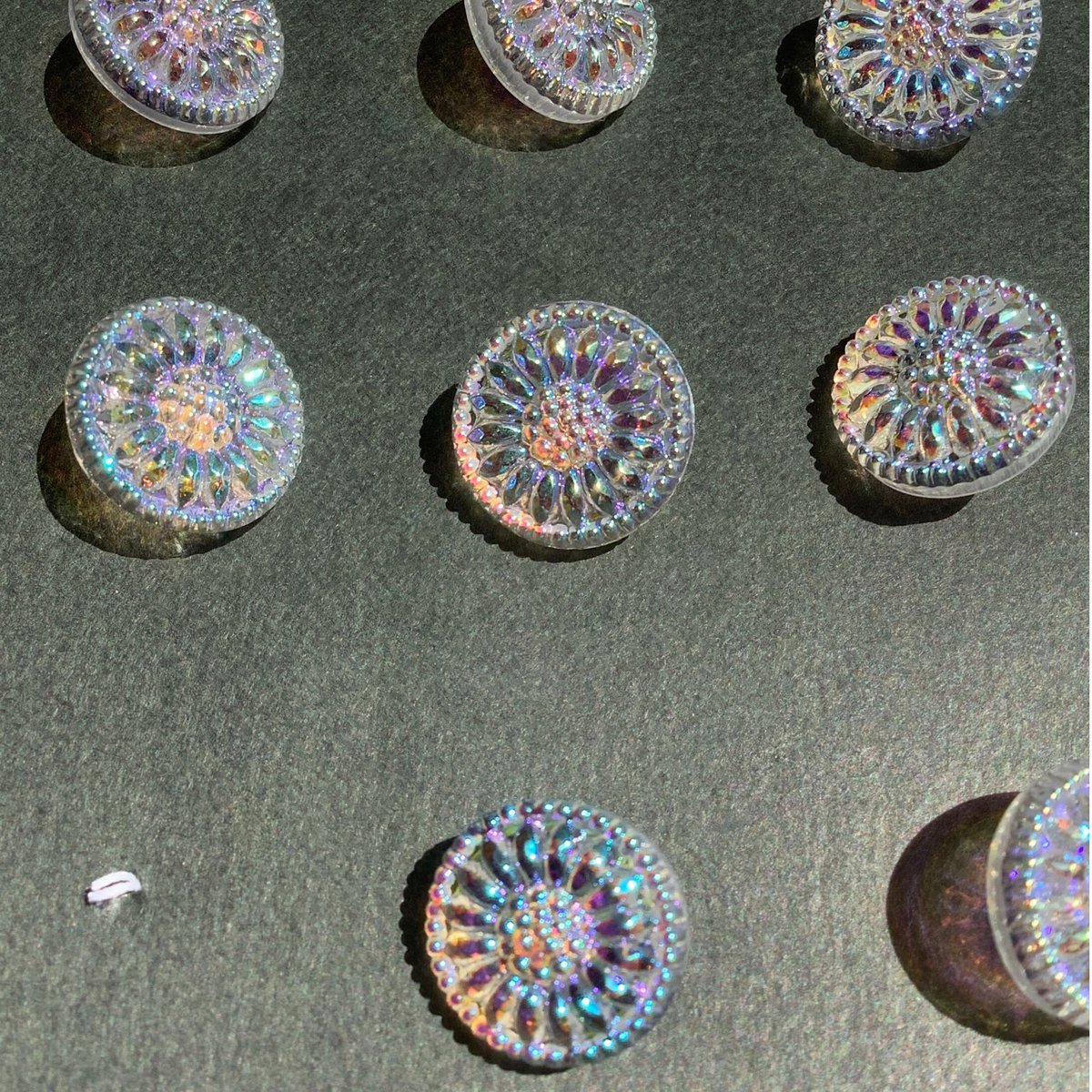 11になります　貴重なチェコガラスボタン　チョイス6個 09cccc5c9e176541dc123113795140