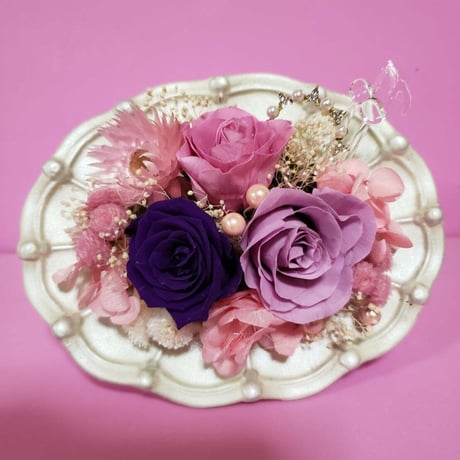 M007 プリザーブドフラワー/フリルの花器：ピンク、紫のバラ