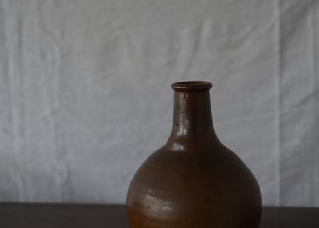 控えめながら存在感のある花器