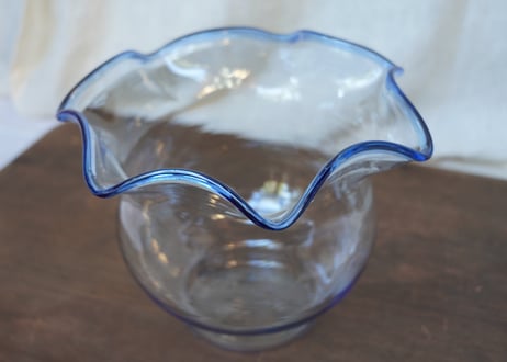 フリルの美しい金魚鉢(大)
