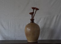 ほっこりするフォルムの花器