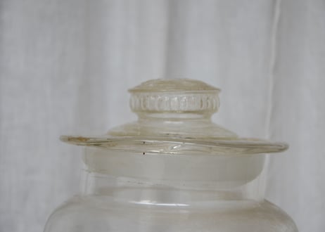 歪なフォルムの愛らしい保存瓶