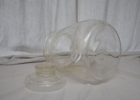 歪なフォルムの愛らしい保存瓶