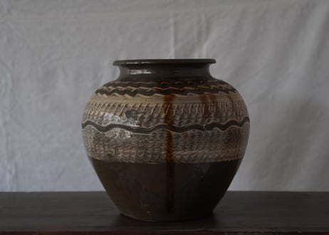 土と釉の表情を楽しむ花器