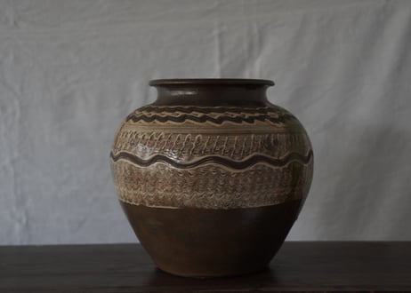 土と釉の表情を楽しむ花器