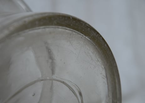 重厚感のあるガラス瓶