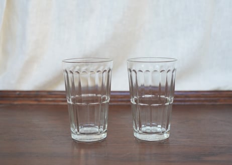 縦のラインが美しいコップ