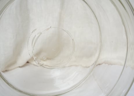 気泡の美しいゆらゆらガラスの鉢