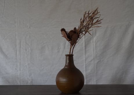 控えめながら存在感のある花器