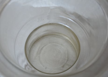 重厚感のあるガラス瓶