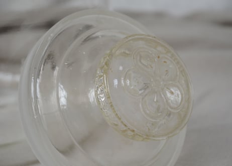 歪なフォルムの愛らしい保存瓶