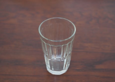 縦のラインが美しいコップ