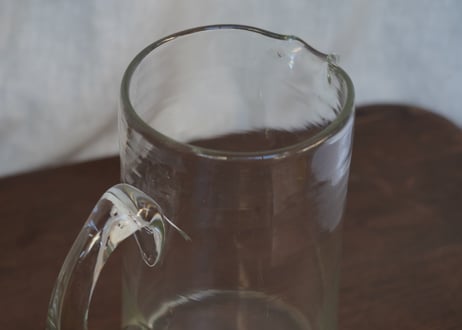 ゆらめくガラスのピッチャー