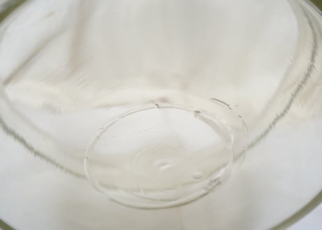 気泡の美しいゆらゆらガラスの鉢