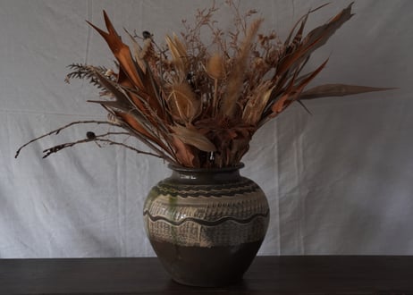 土と釉の表情を楽しむ花器
