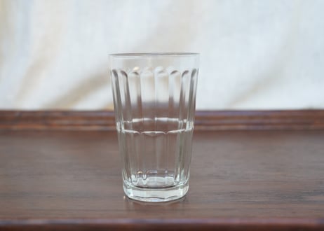 縦のラインが美しいコップ