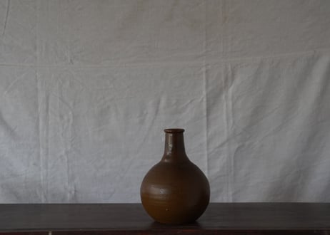 控えめながら存在感のある花器