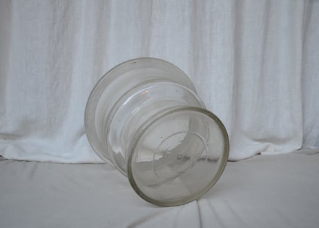 重厚感のあるガラス瓶