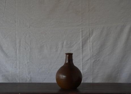 控えめながら存在感のある花器