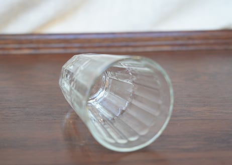 縦のラインが美しいコップ