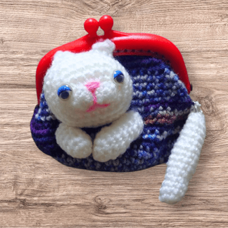 再入荷！猫の編みぐるみコインケース  がま口 中もプリント生地！60家オリジナル ハンドメイド
