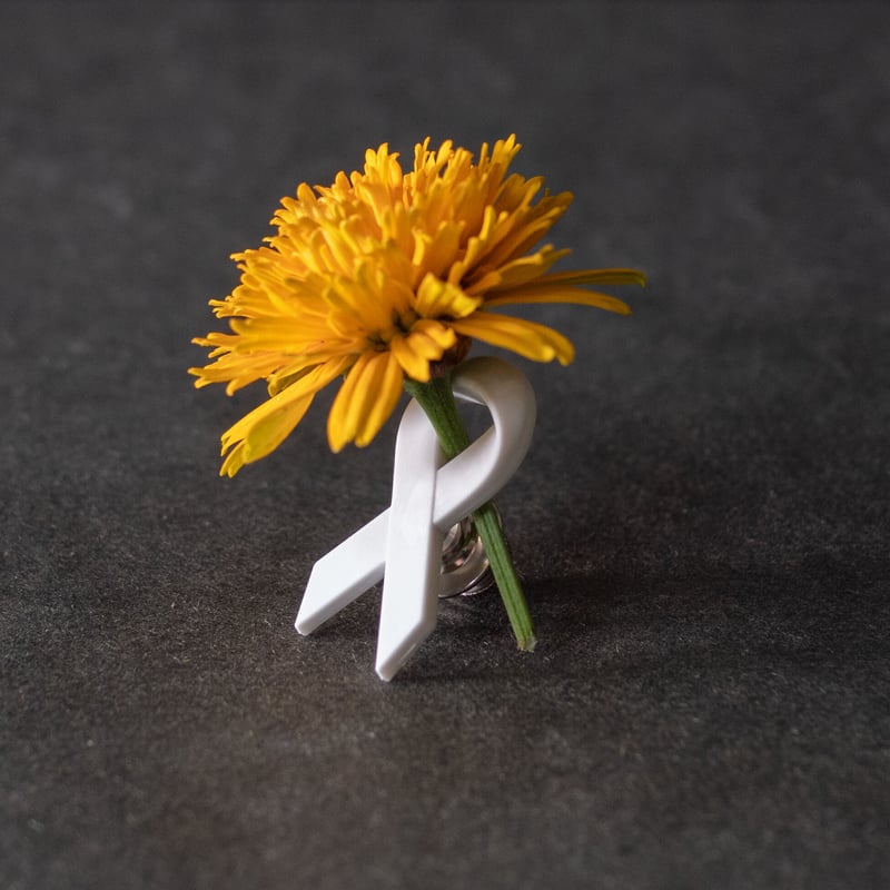 ホワイトリボンブートニエール | JOICFP（ジョイセフ）