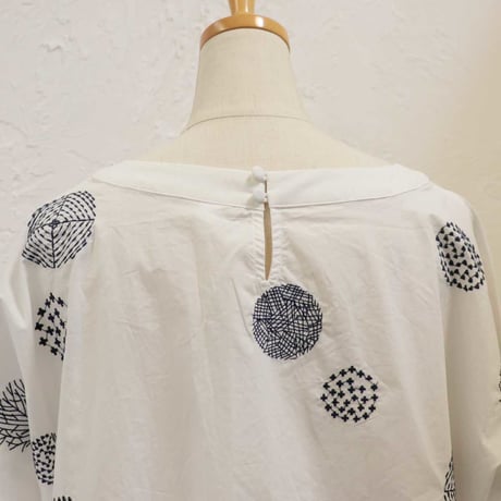 Lueuf ルフ VARIOUS DOT 刺繍 プルオーバー