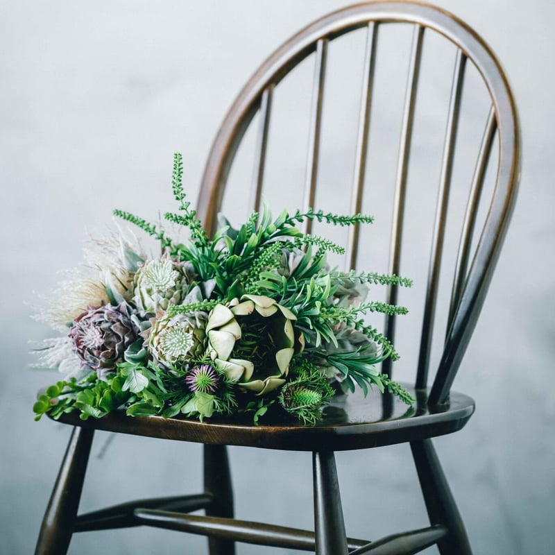 プロテア　胡蝶蘭　リゾート　ブーケ 胡蝶蘭とプロテアのホワイトベージュスワッグブーケ 造花 ブーケ