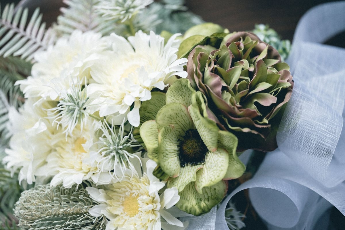 【即日発送ok】夏婚におすすめ！ガーベラとカラーのナチュラル個性派ブーケ 即日発送ok】夏婚におすすめ！ガーベラとカラーのナチュラル個性