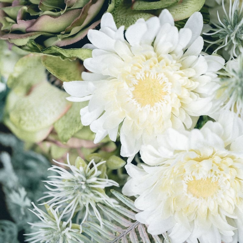 ホワイトガーベラとシルバーリーフのブーケ | Flowerdesign BICOLUT